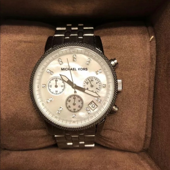 Silver Michael Kors watch. Perfect condition!